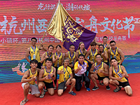 CUHK staff and students pose for a group photo